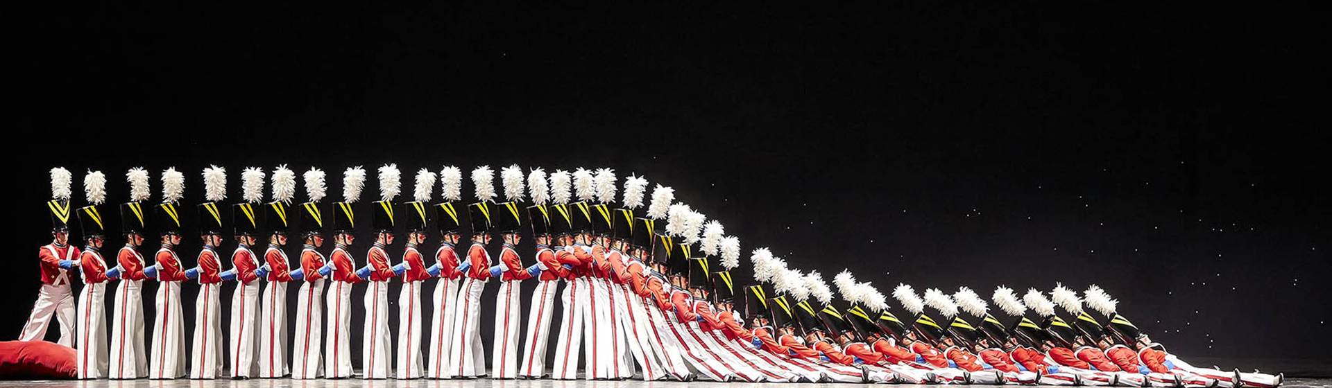 This tour will for sure get you into the festive mood! Tag along for a great day out!